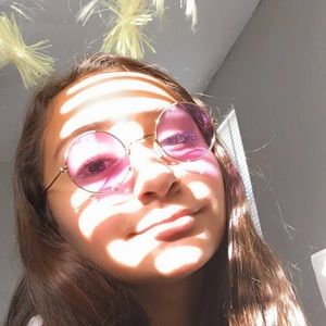 Meet your Posher, Perla